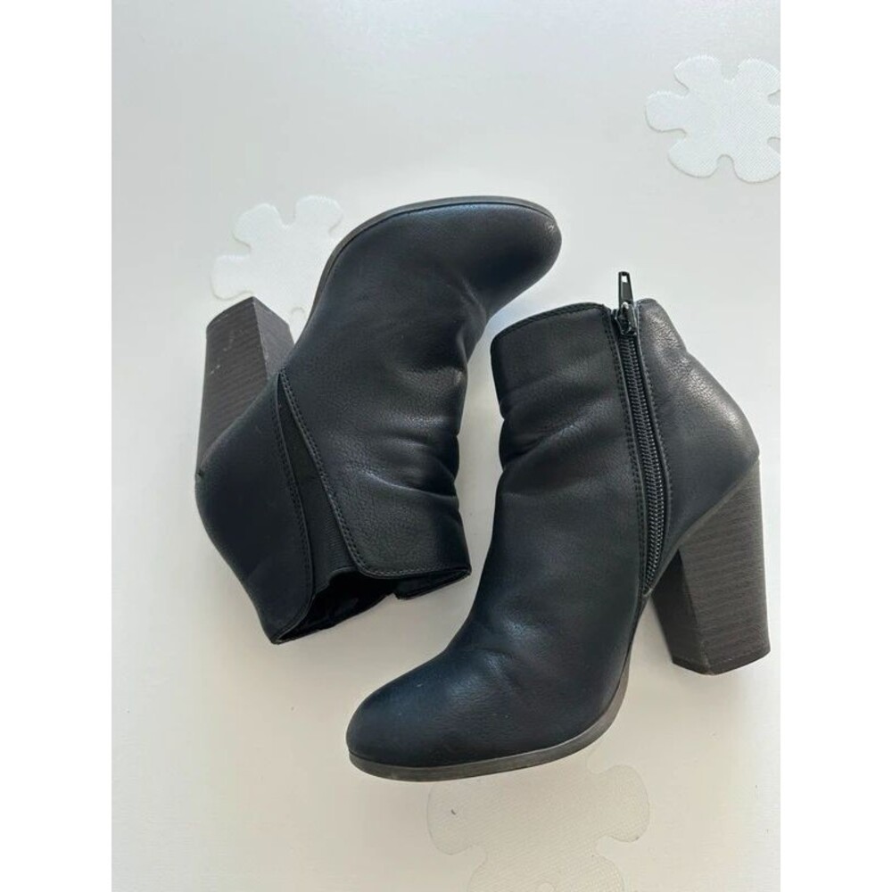 Women's Black Faux Leather Block Heel Ankle Boots Size 6 Side Zip Booties